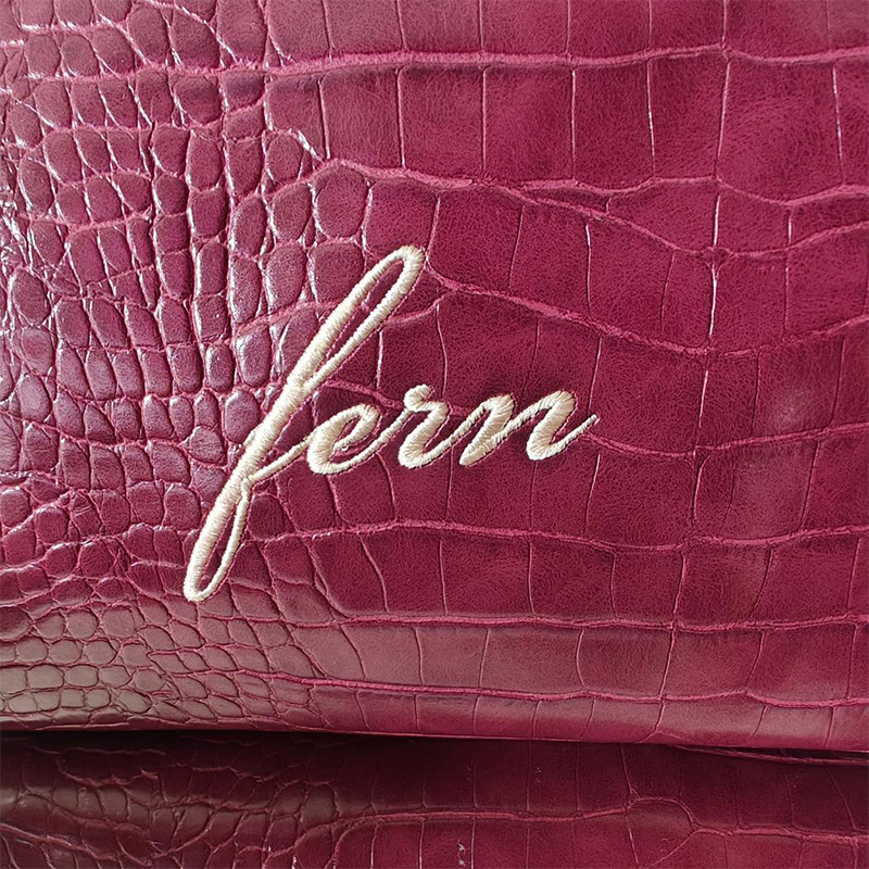 Geborduurde Croc make-up tas,  - Travel Accessories Ideas recensie en prijs